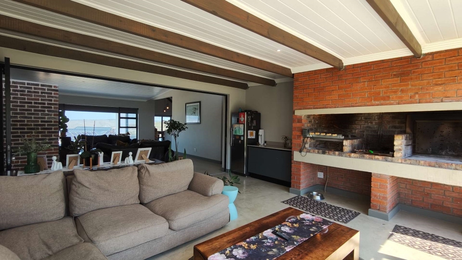 5 Bedroom Property for Sale in Outeniquasbosch Western Cape